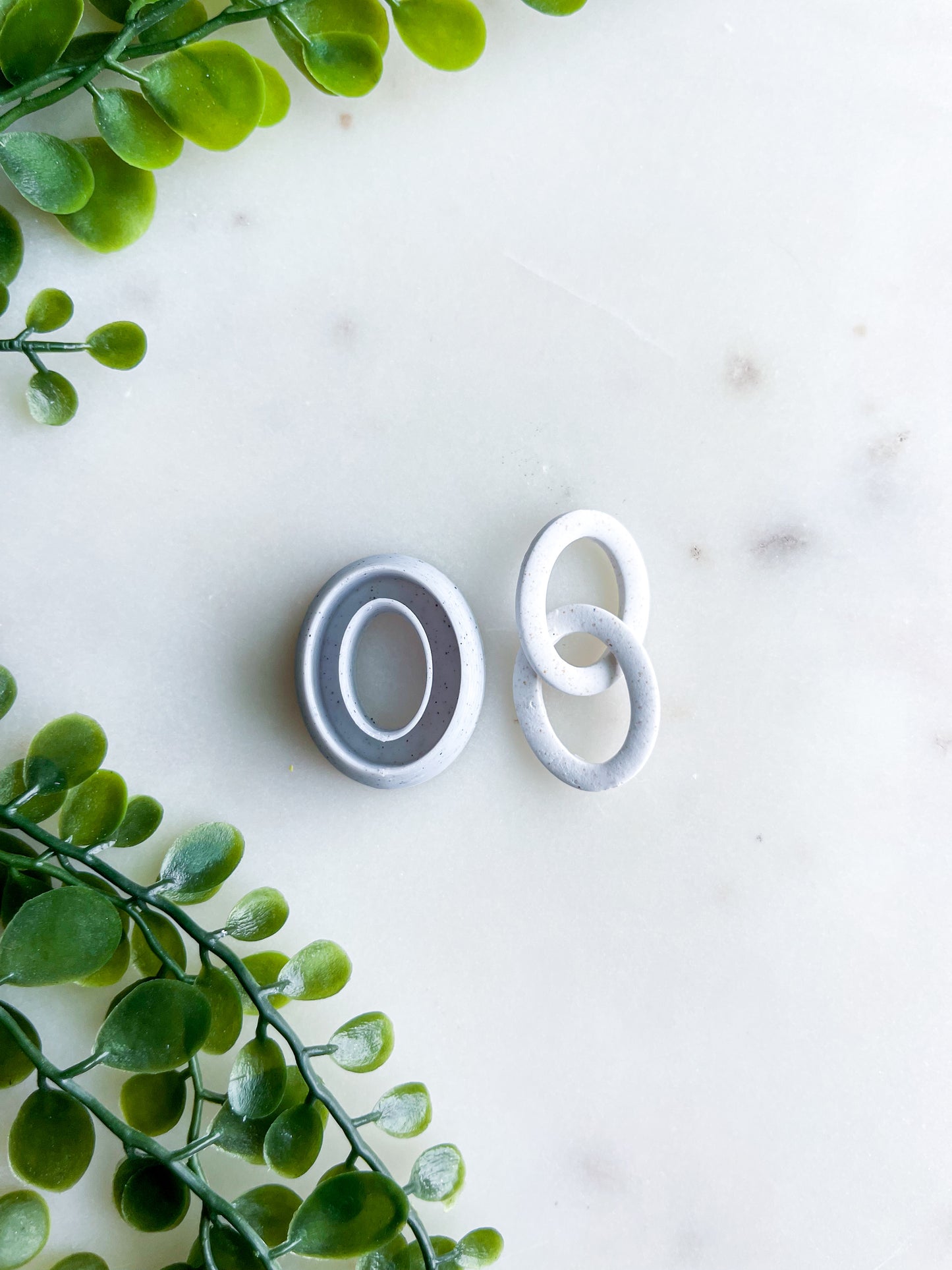 Oval Chain Cutout