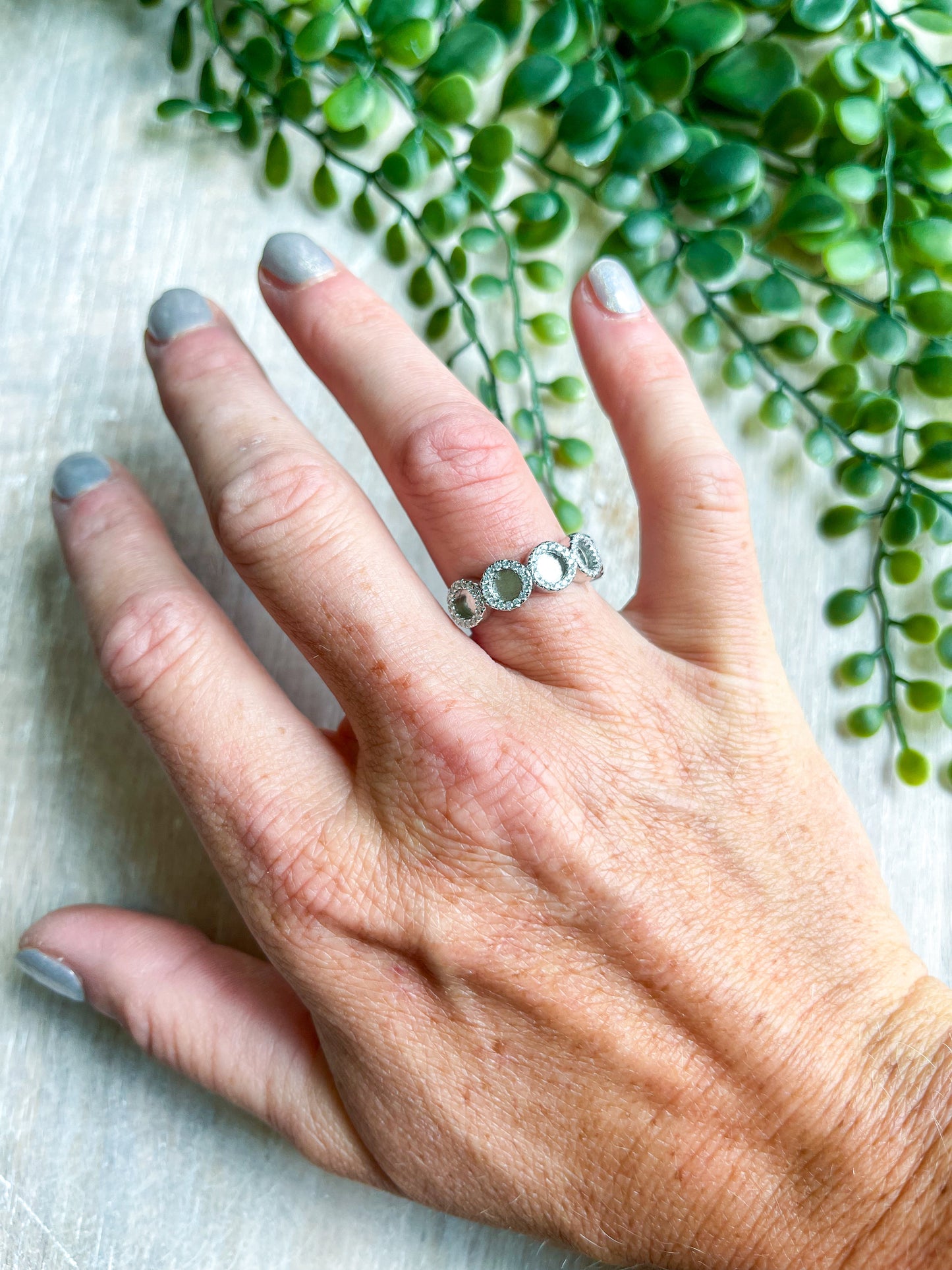 925 Sterling 5 Round Stone Band Ring