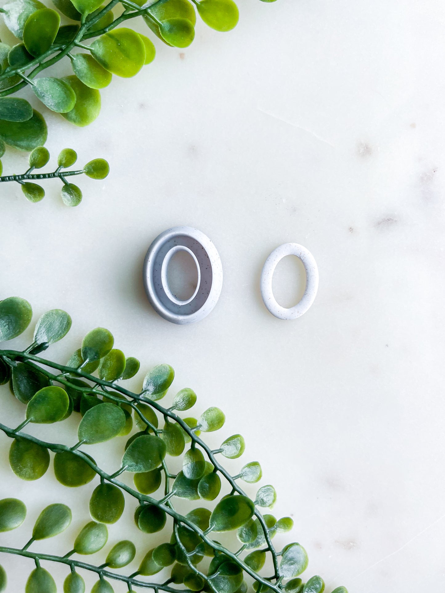 Oval Chain Cutout