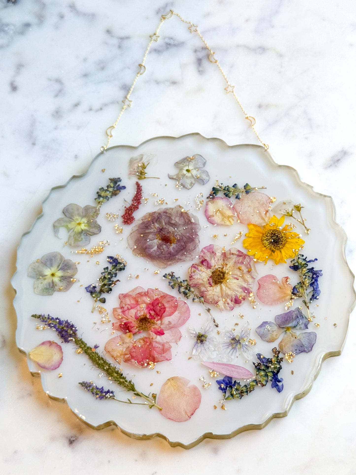 Resin Abstract Round Wall Hanger 10 inch