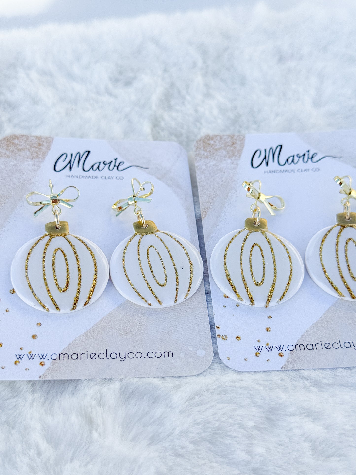 White and Gold Bow Ornament Earring