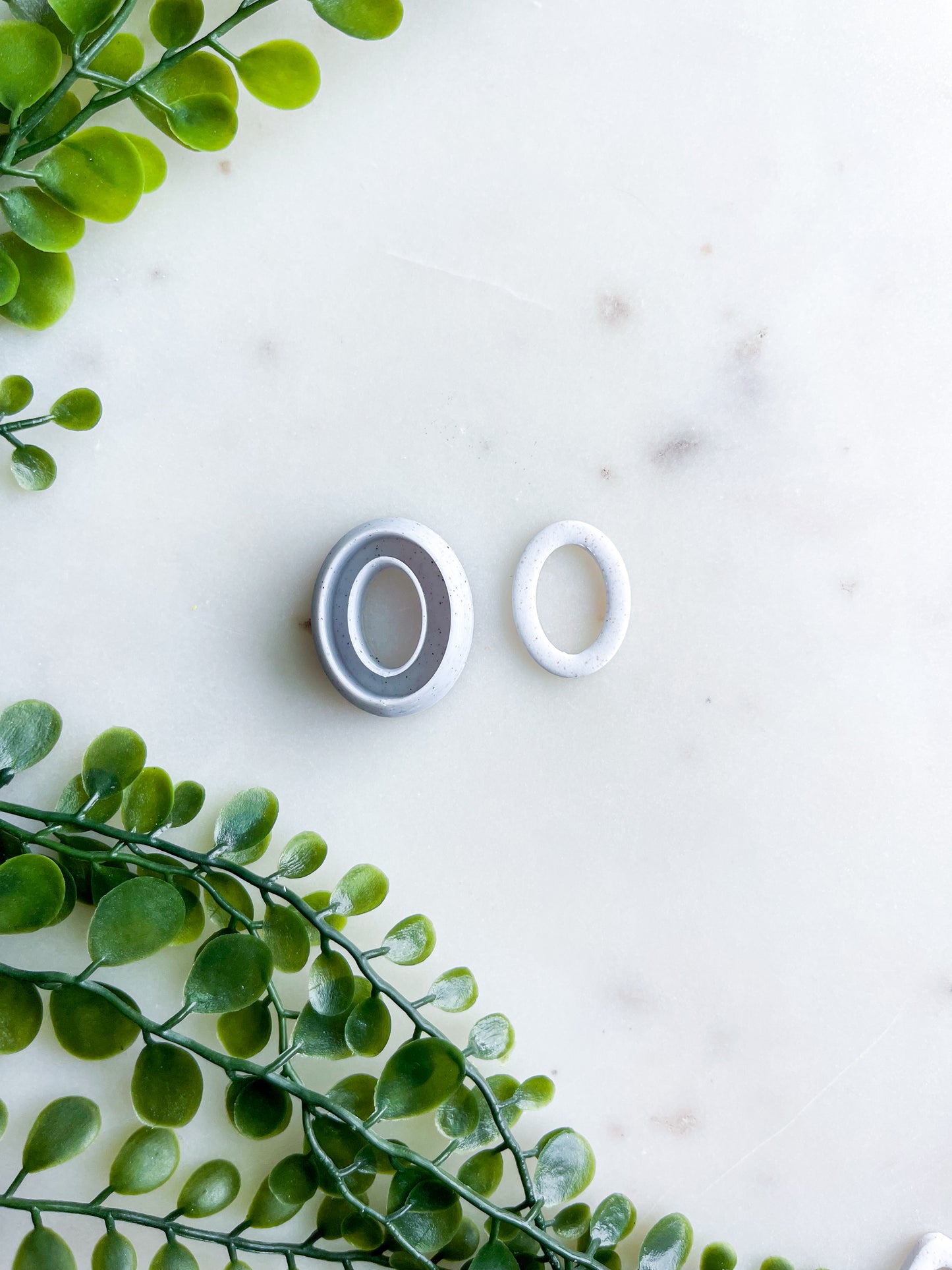 Oval Chain Cutout