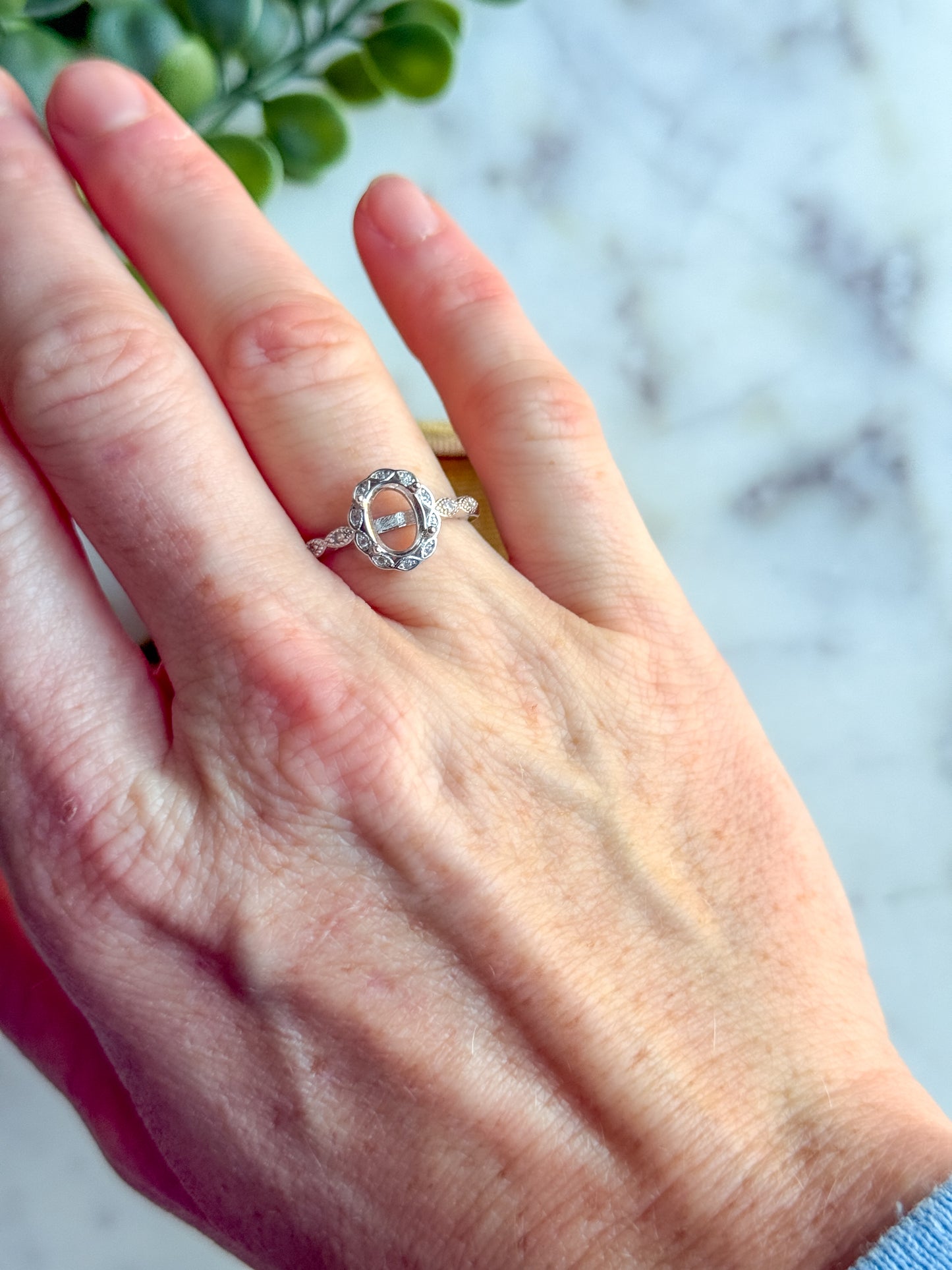 925 Sterling 6x8mm Oval Detailed Ring