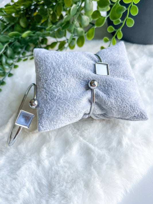 Cuff with 10mm Square Stone